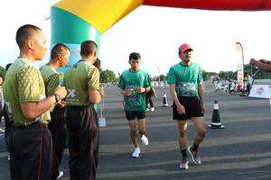 BIB: 352, 
                            <button type="button" onclick="openModal(5172786)" class="btn btn-primary btn-sm float-right btn-popup" data-toggle="modal" data-target=".modal-high-quality">
                        <i class="fas fa-shopping-cart"></i> Add to Cart
                    </button>
                                            <button type="button" onclick="isThisMe(5172786, true)" class="btn btn-success btn-sm float-right btn-popup btn-isme hidden" data-toggle="tooltip" data-placement="bottom" title="นี่คือรูปของคุณใช่ไหม คลิกที่นี่เพื่อเอาเข้าอัลบั้ม">
                        <i class="fas fa-plus"></i> Add to album
                    </button>
                    <button type="button" onclick="isThisMe(5172786, false)" class="btn btn-warning btn-sm float-right btn-popup btn-isnotme hidden">
                        <i class="fas fa-ban"></i> Remove from album
                    </button>